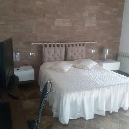 Tonini House 3*